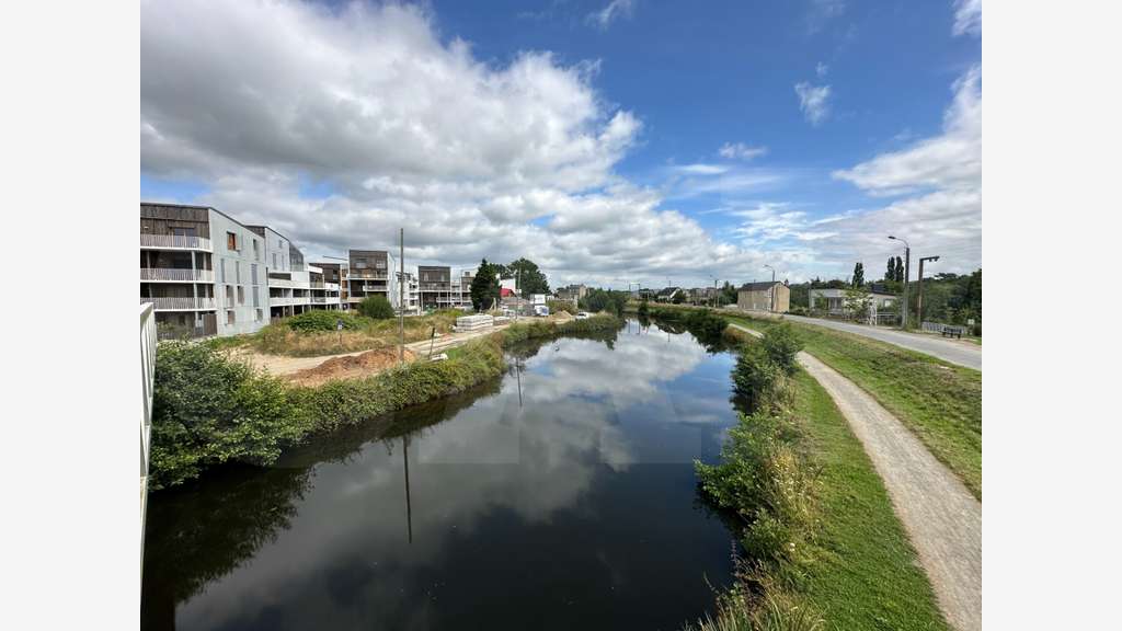 A vendre local indépendant 110m² en ZAC Rennes