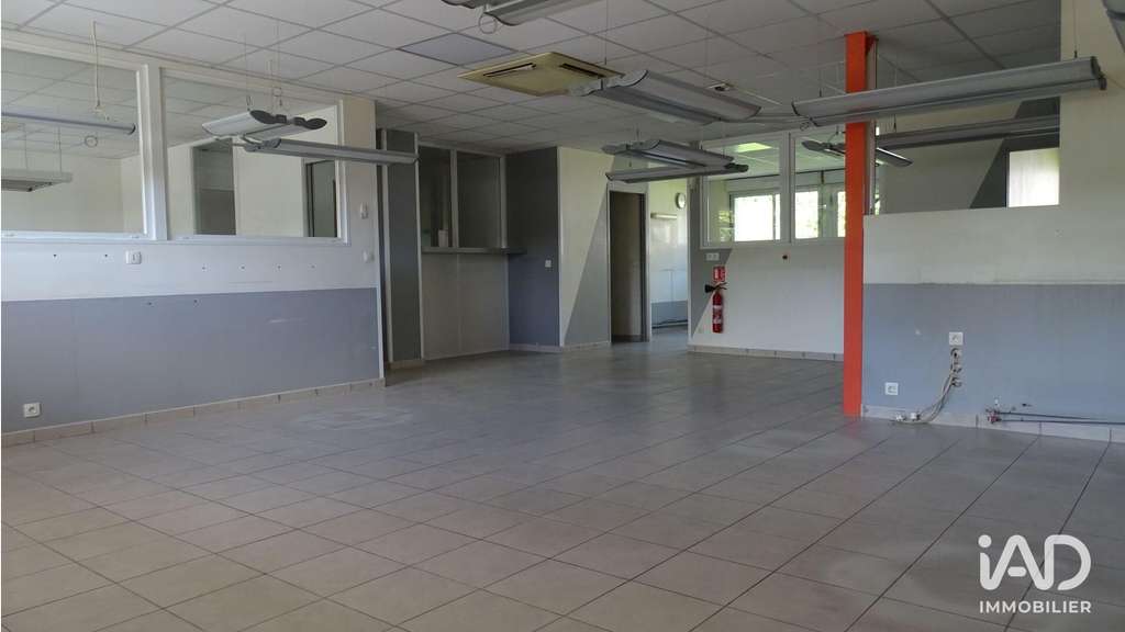 Location bâtiment de 250m² à Revel axe passant