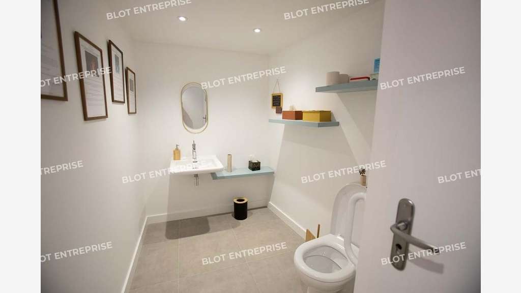A vendre locaux commerciaux 88m² à Rezé