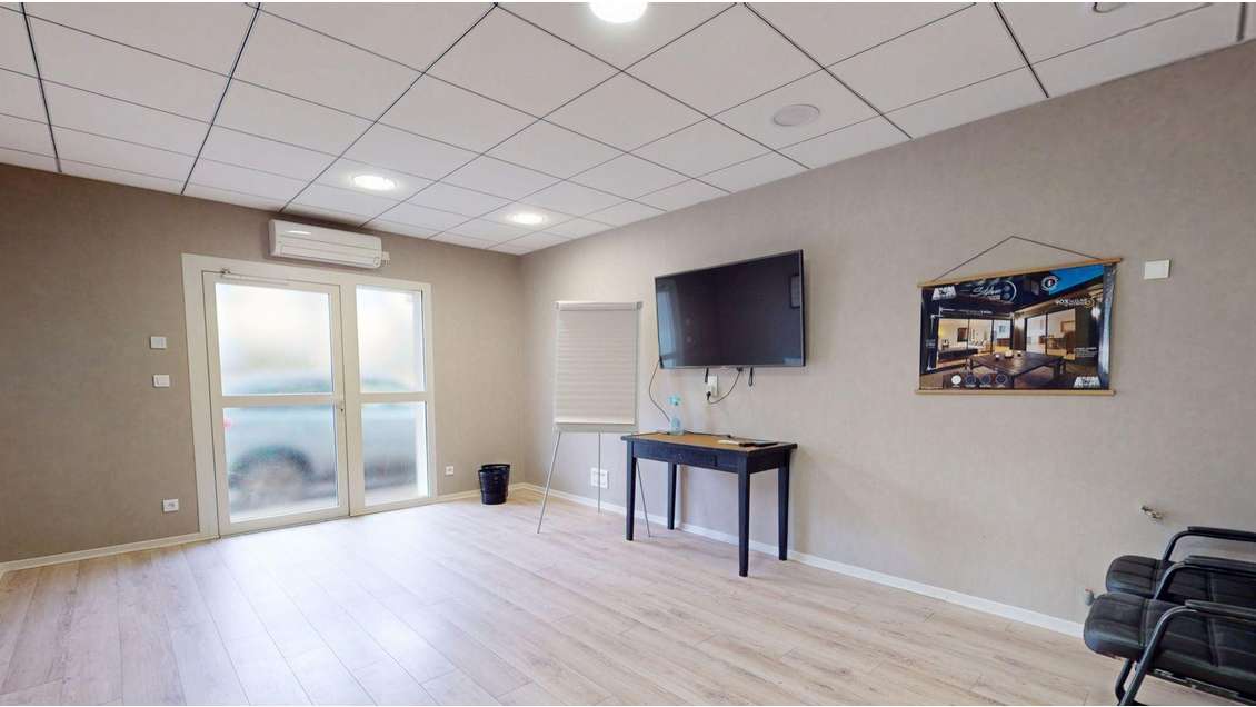 AV local commercial 75m² à Riom Place José Moron