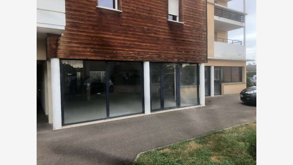 AV plusieurs cellules commerciales à Roanne