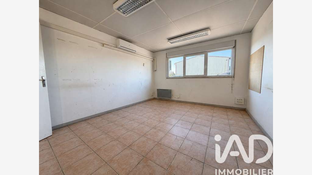 AV local industriel 430m² à Rochefort accès rapide