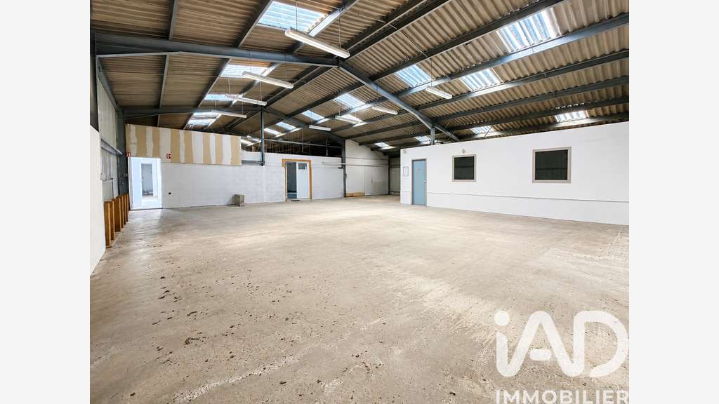 AV local industriel 430m² à Rochefort accès rapide