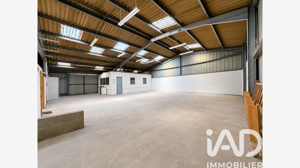 AV local industriel 430m² à Rochefort accès rapide