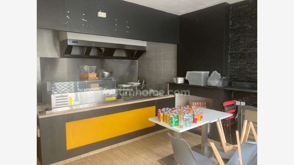 Local 30m² emplacement N°1 sur Rochefort