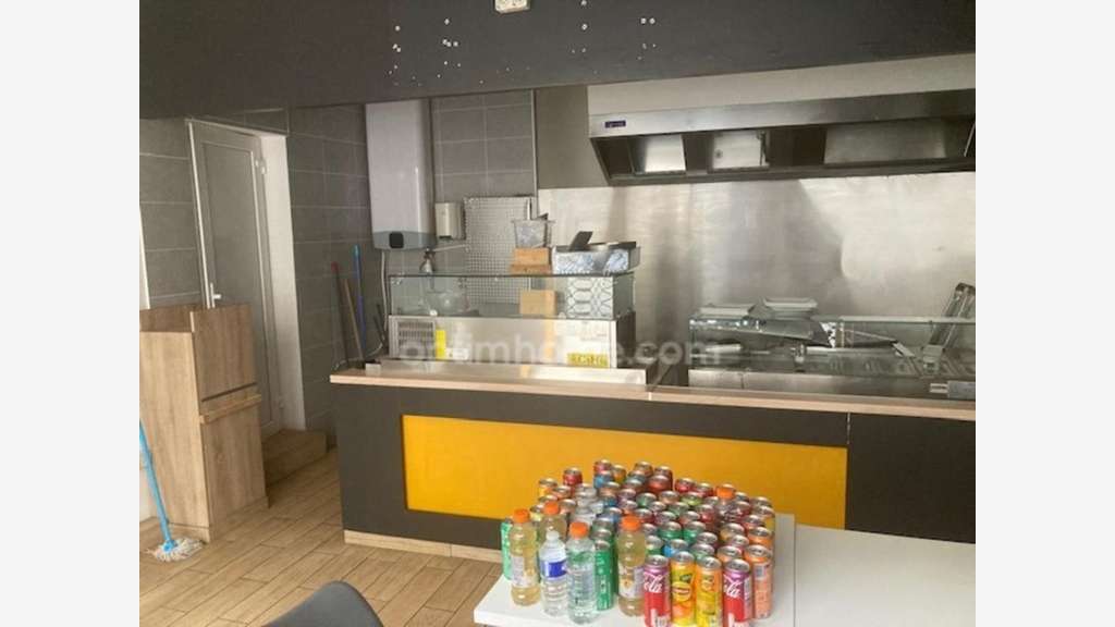 Local 30m² emplacement N°1 sur Rochefort