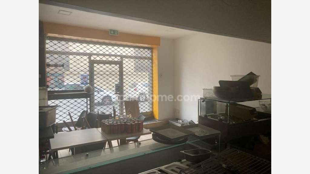 Local 30m² emplacement N°1 sur Rochefort
