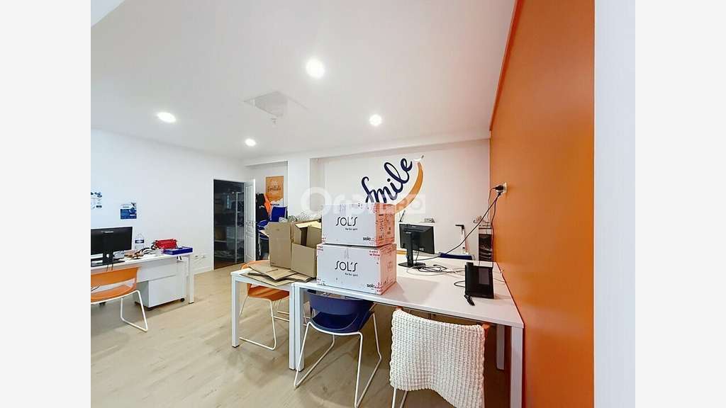 ROCHEFORT - LOCAL COMMERCIAL à vendre