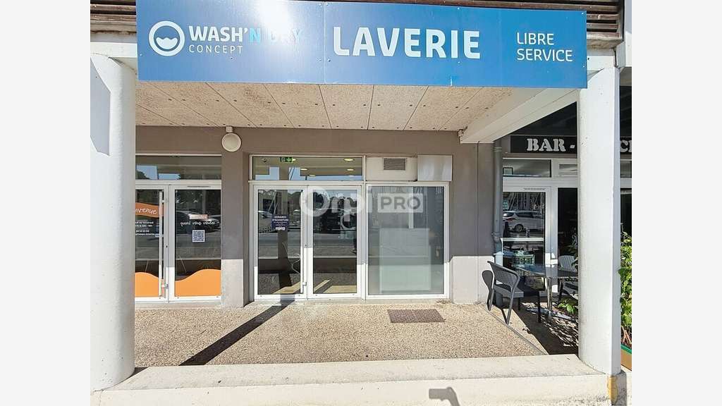 ROCHEFORT - LOCAL COMMERCIAL à vendre
