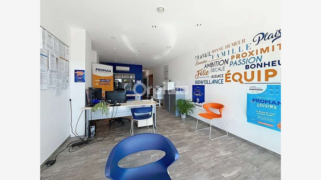 ROCHEFORT - LOCAL COMMERCIAL à vendre