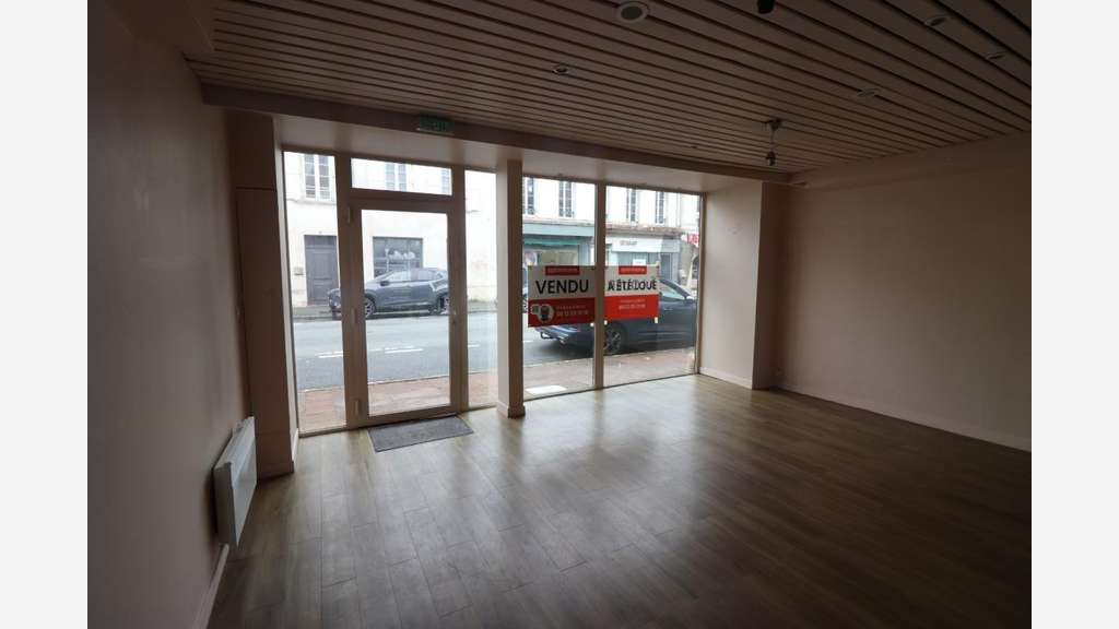 A vendre bureaux de 110m²de plain pied à Rochefort