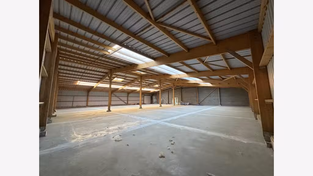 A vendre local commercial 1800m² à Romagné