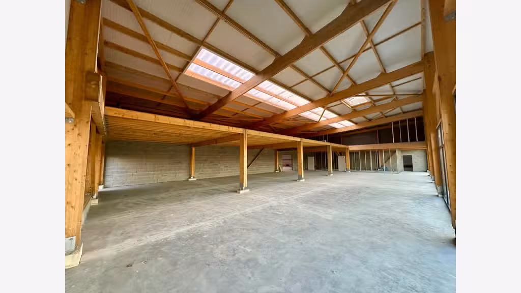 A vendre local commercial 1800m² à Romagné
