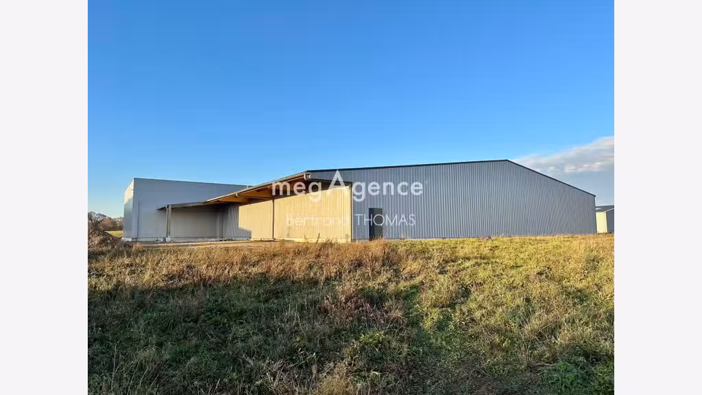 A vendre local commercial 1800m² à Romagné
