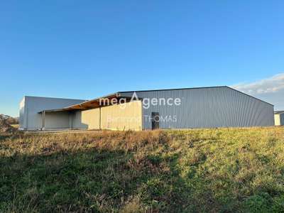 A vendre local commercial 1800m² à Romagné