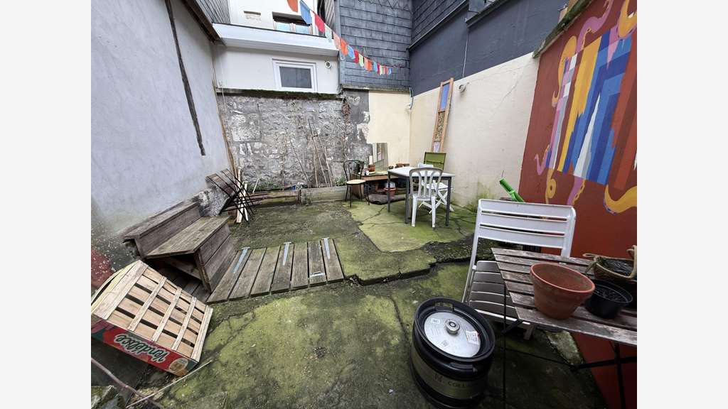 Vente local 70m² à Rouen proche rue Armand-Carrel