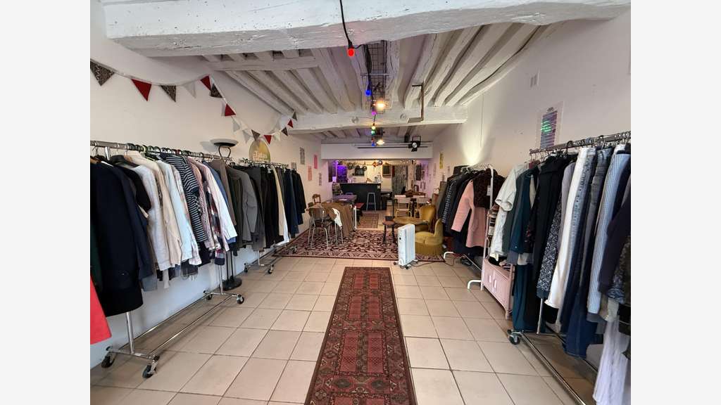 Vente local 70m² à Rouen proche rue Armand-Carrel