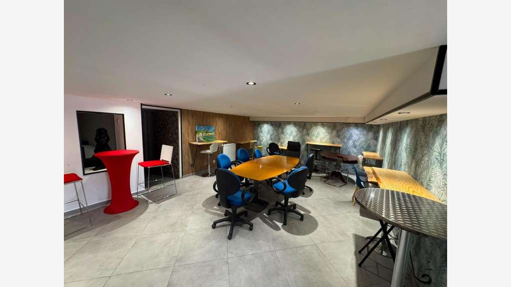 AV bureaux et entrepôt 900m² Rouxmesnil-Bouteilles
