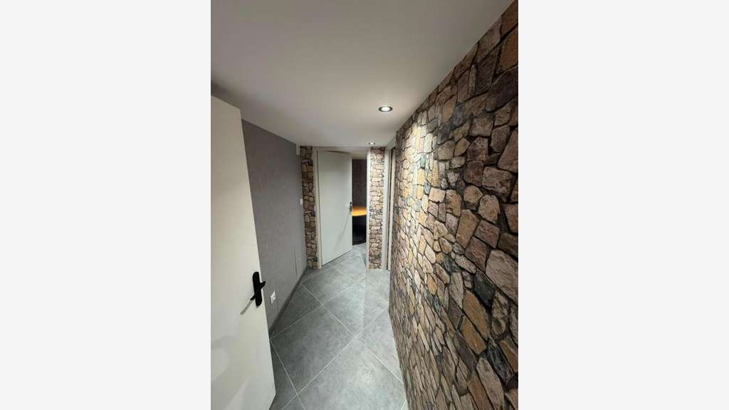 AV bureaux et entrepôt 900m² Rouxmesnil-Bouteilles