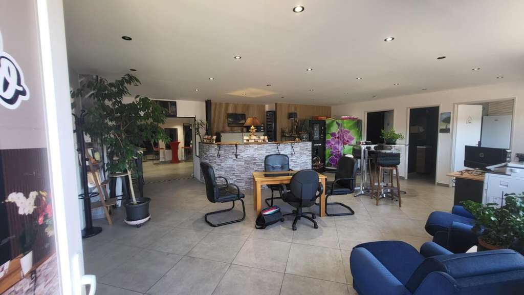 AV bureaux et entrepôt 900m² Rouxmesnil-Bouteilles