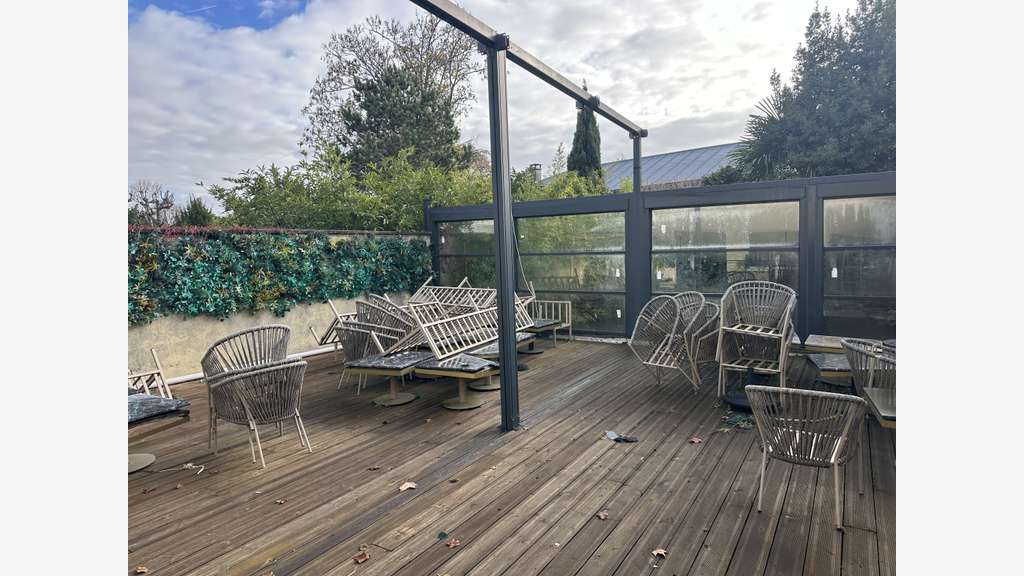 A vendre murs bar restaurant avec logement 92