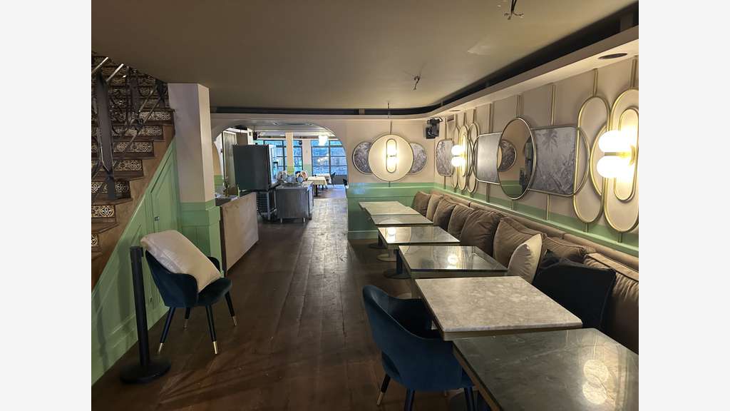 A vendre murs bar restaurant avec logement 92