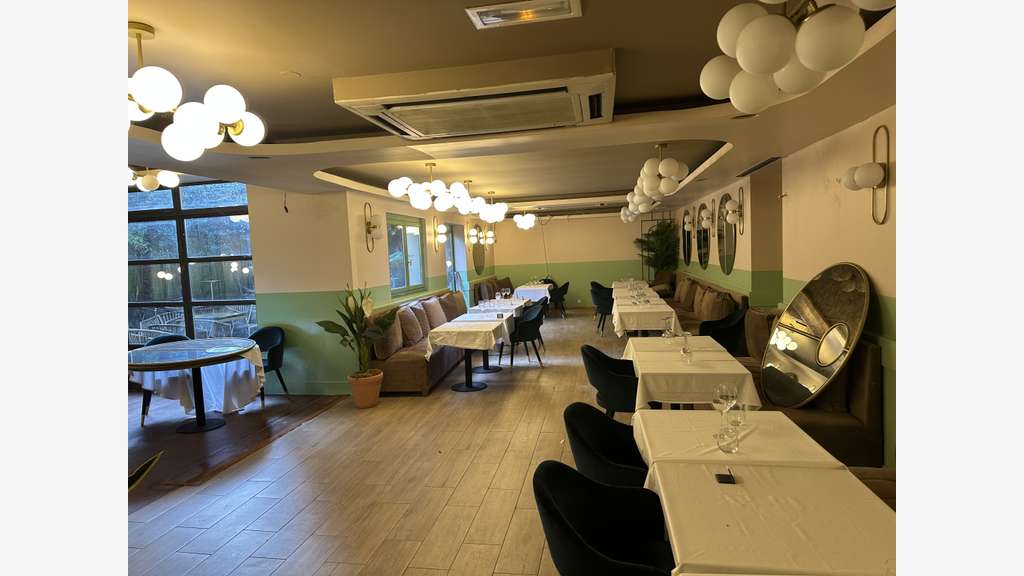 A vendre murs bar restaurant avec logement 92