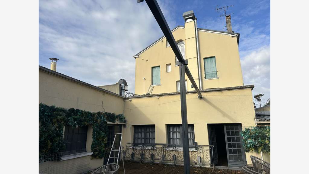 A vendre murs bar restaurant avec logement 92