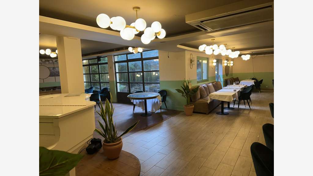 A vendre murs bar restaurant avec logement 92