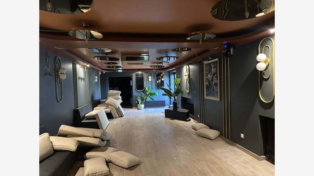 A vendre murs bar restaurant avec logement 92