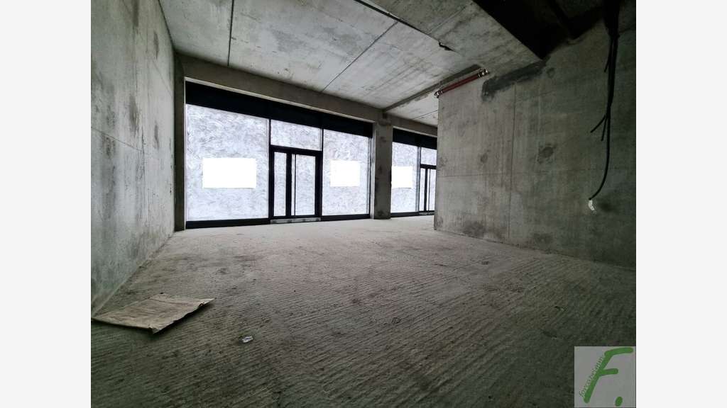 A vendre local commercial 417m² à Rumilly centre