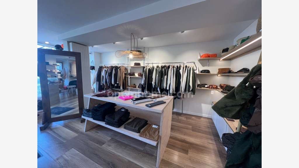 Cède local commercial de 90m² à Rumilly empl strat