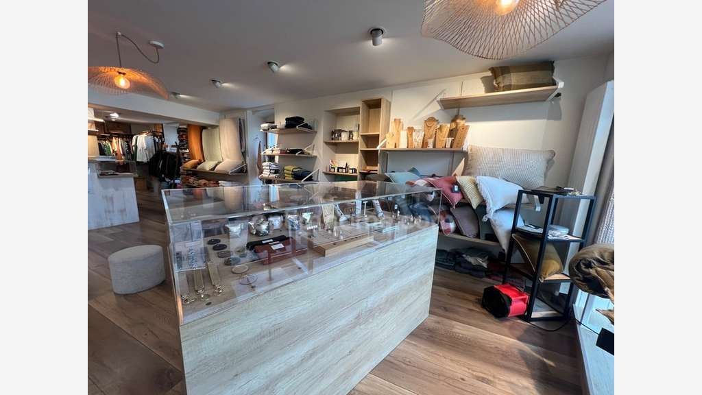 Cède local commercial de 90m² à Rumilly empl strat