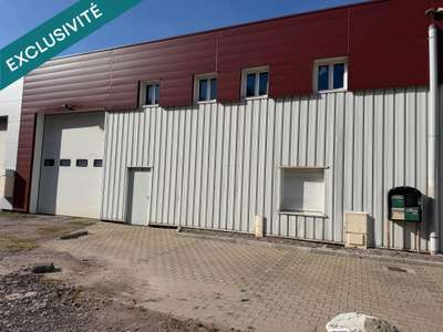 Local commercial avec bureaux et appartement.