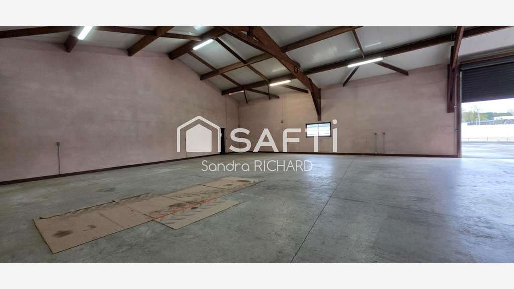 Vente espace idéal stockage de 300m² à Saffré