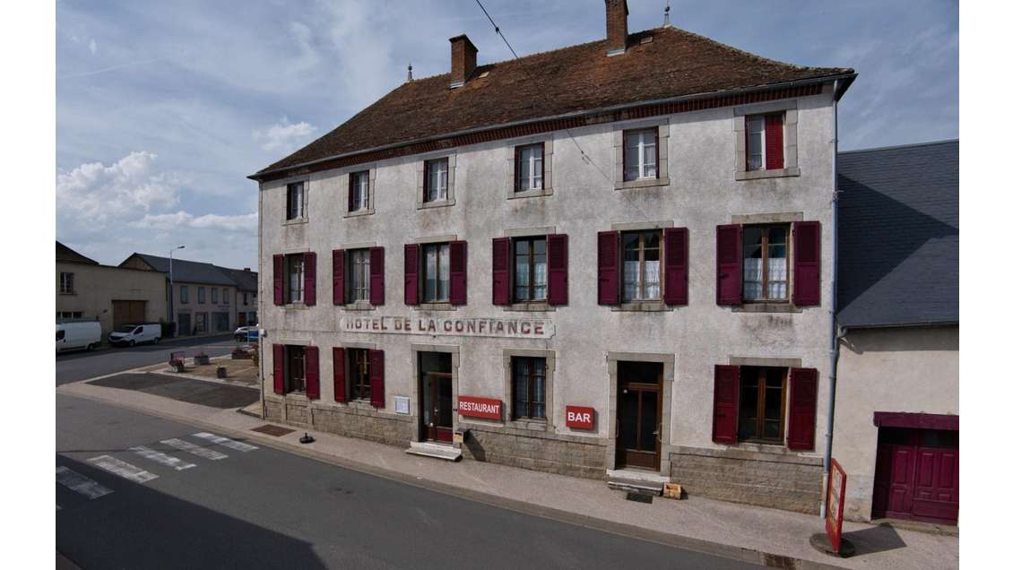 À vendre  murs + fonds bar-restaurant à St-Avit