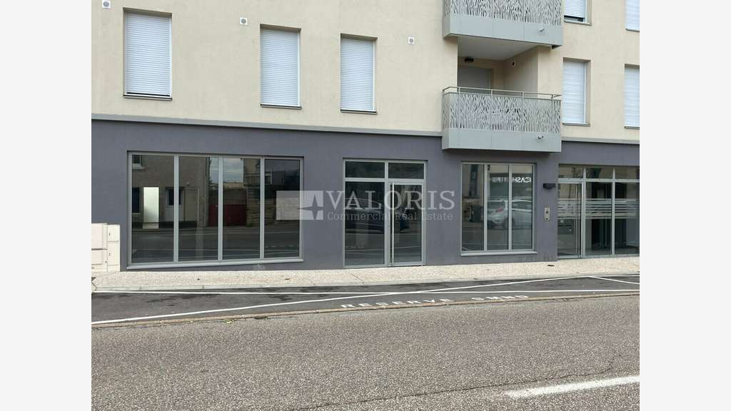 Vente local commercial 179m² Saint Bonnet de Mure