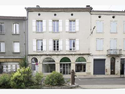 AV local 152m² baigné de lumière à Saint-Céré