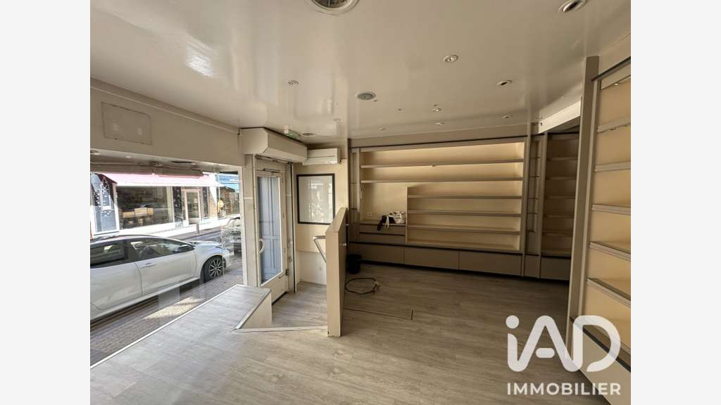 Vente local commercial libre de 79m² à Saint-Céré
