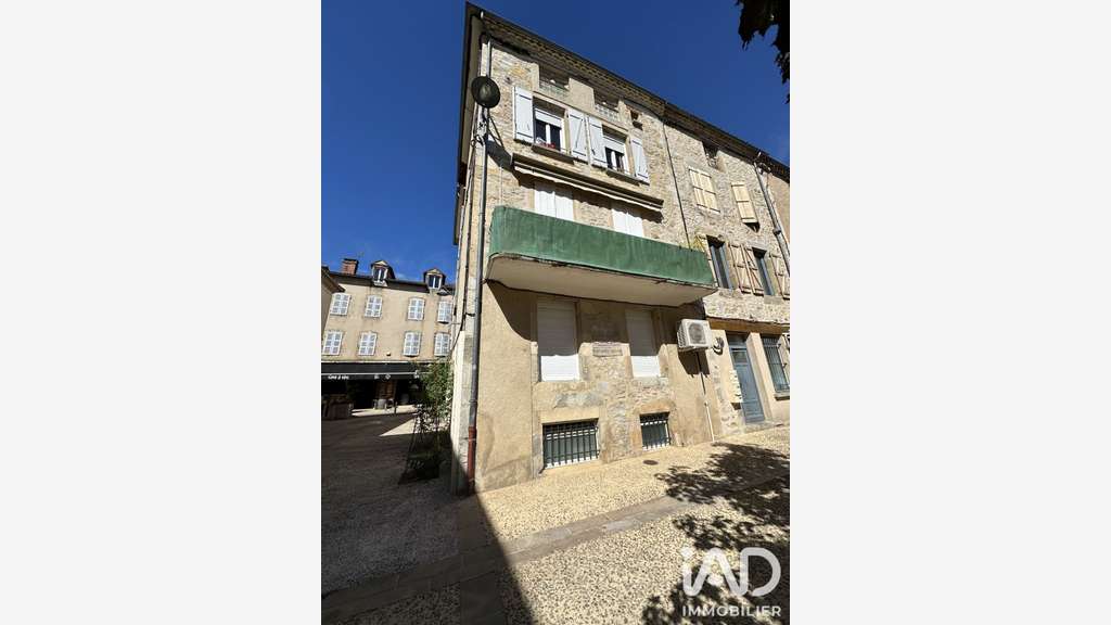 Vente local commercial libre de 79m² à Saint-Céré