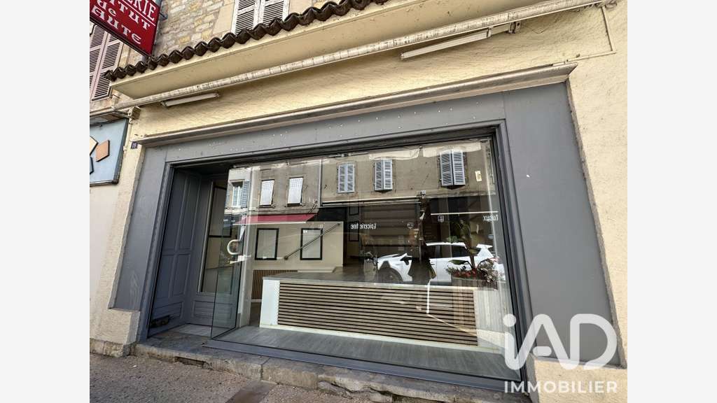 Vente local commercial libre de 79m² à Saint-Céré