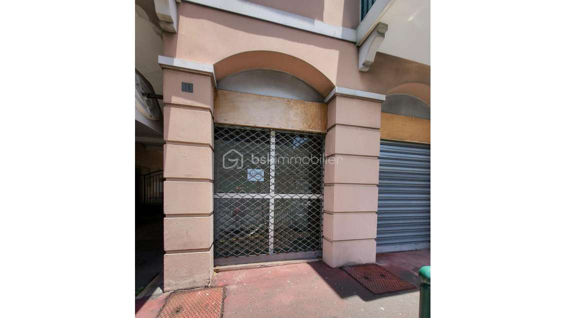 Opportunité rare local 50m² à Saint-Denis