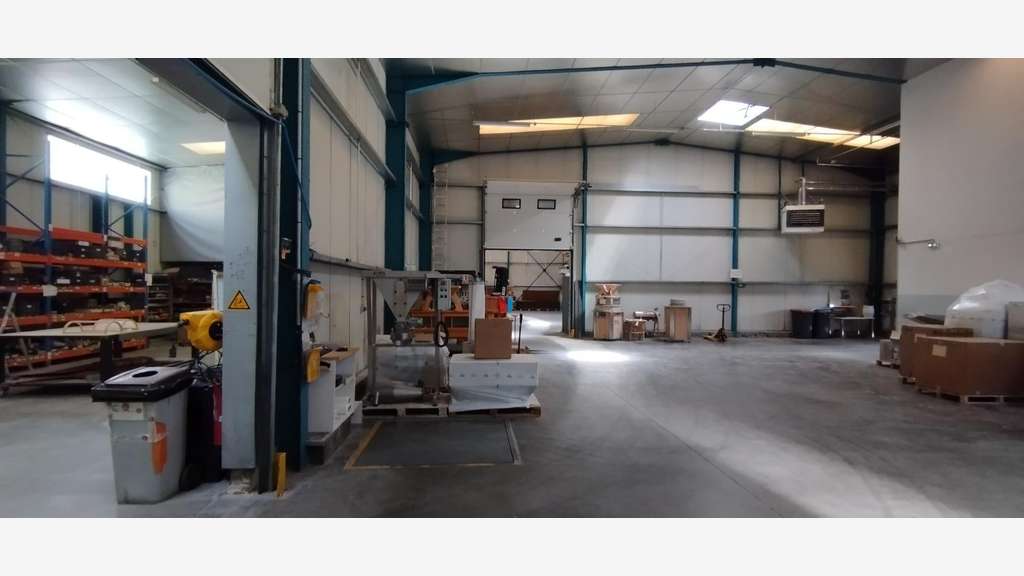 AV local commercial 880m² Saint-Donat-sur-Herbasse