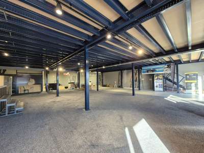 Local commercial 1000m² Saint-Esteve