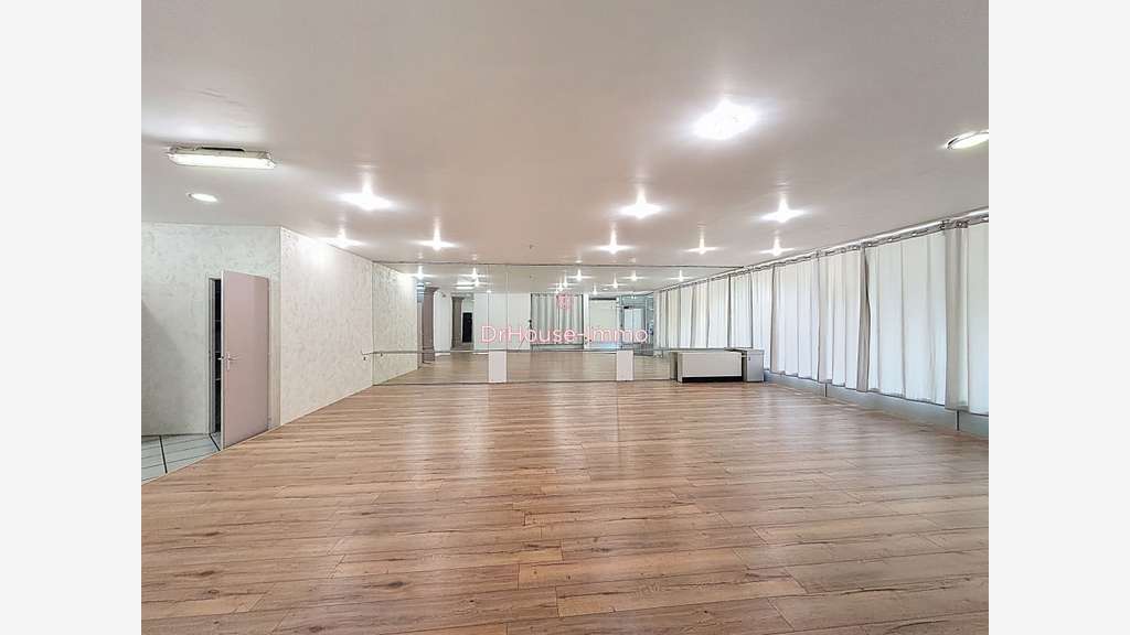 AV murs commerciaux 140m² à Saint Etienne Bergson