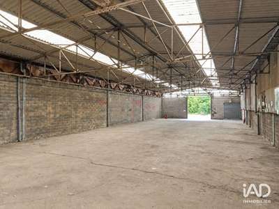 A louer dépôt 591m² accès poids lourds St-Étienne
