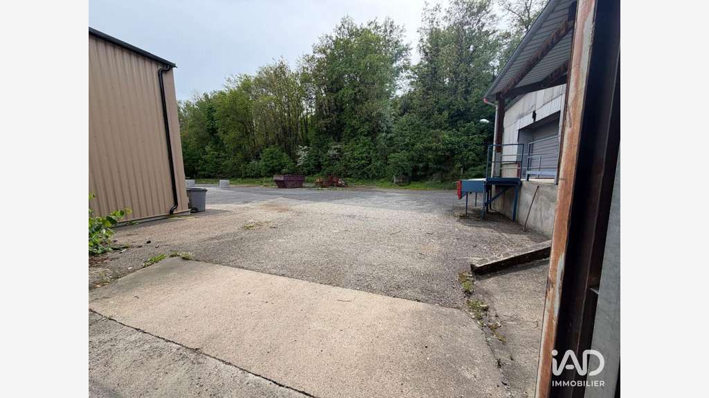 A louer dépôt 591m² accès poids lourds St-Étienne