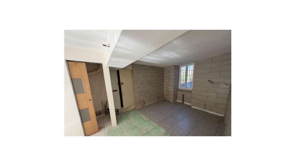 Vente local cial 30m² à Saint Fargeau Ponthierry