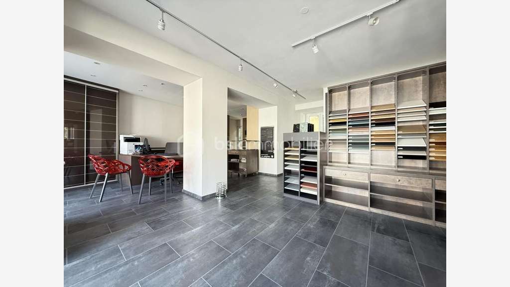 Vente joli local entretenu de 77m² à à Saint-Félix