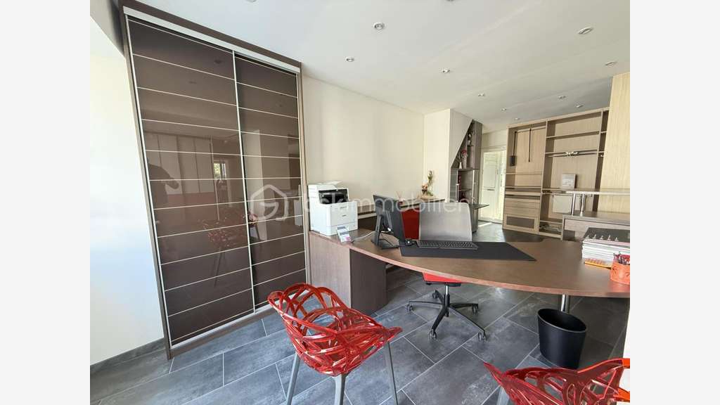 Vente joli local entretenu de 77m² à à Saint-Félix
